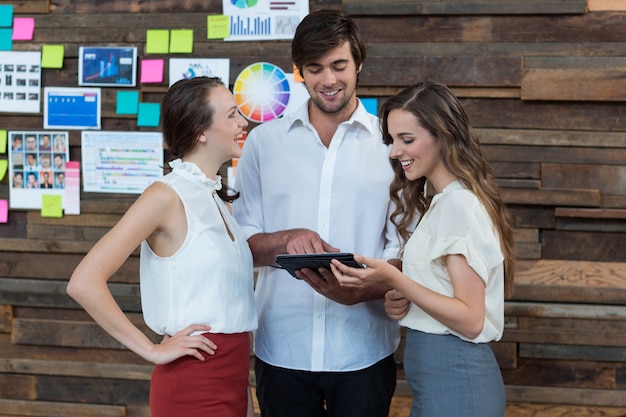 No Dependas de un Trabajo: 8 Pasos para Crear tu Negocio Digital en 2025